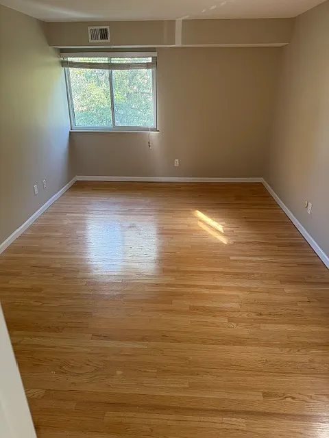 2 bed, 800 sqft, $1,200 — Photo 4