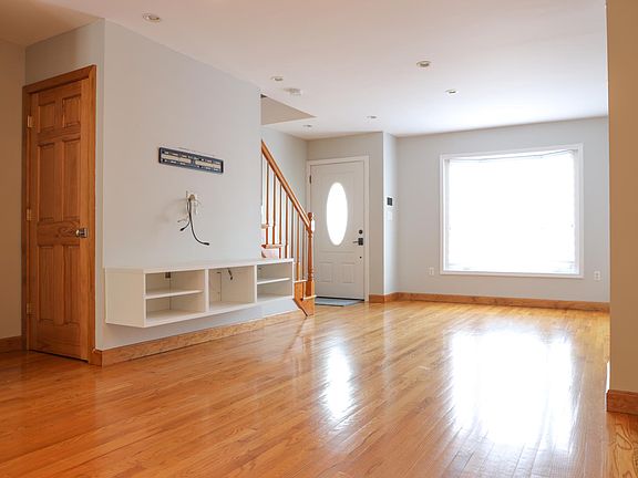 4th image of 38 Scott Ave
