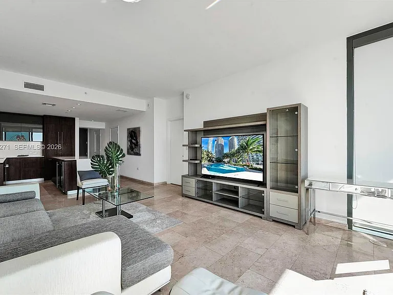 88 SW 7th St #2106 — Photo 16