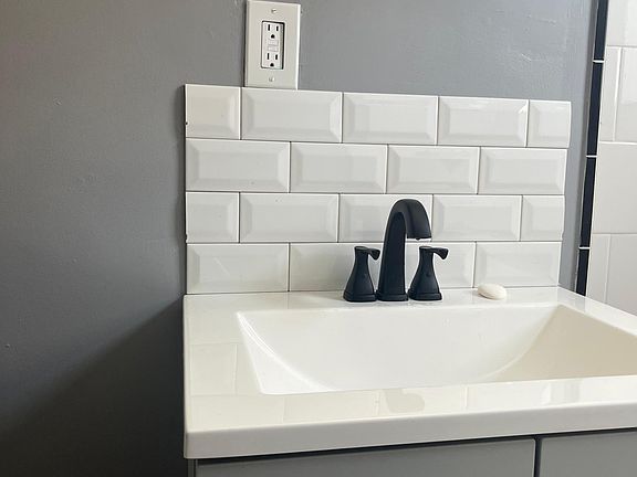 4th image of 247 Jewett St Floor 3