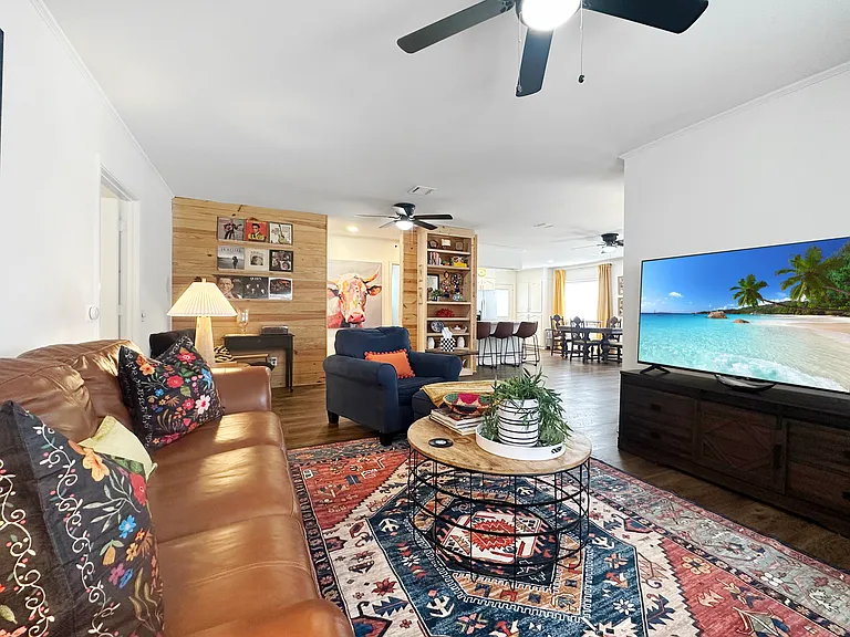 402 Wallace Dean Rd — Photo 4