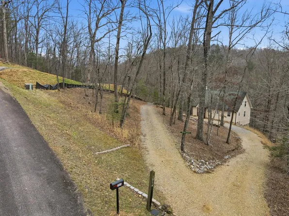 1914 Creekstone Ln, Young Harris, GA 30582