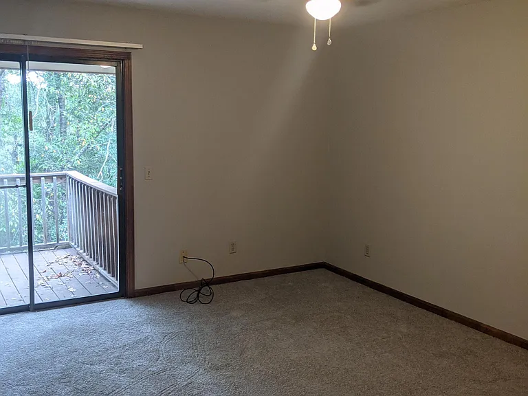 260 Edith Way — Photo 12