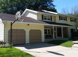 713 Lynne Dr, Waukesha, WI 53186