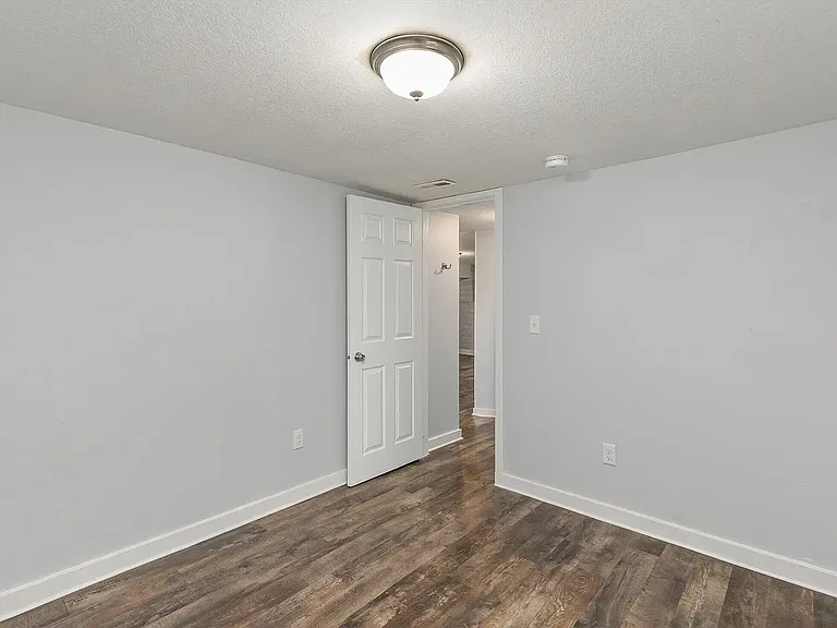 1338 33rd St — Photo 20