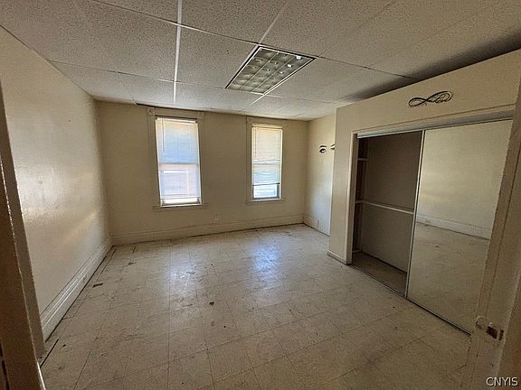 4th image of 1002 Spring St