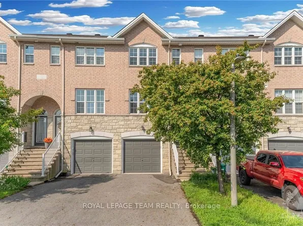 159 Scout St, Ottawa, ON K2C 4E2