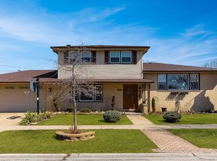 5636 W 100th St, Oak Lawn, IL