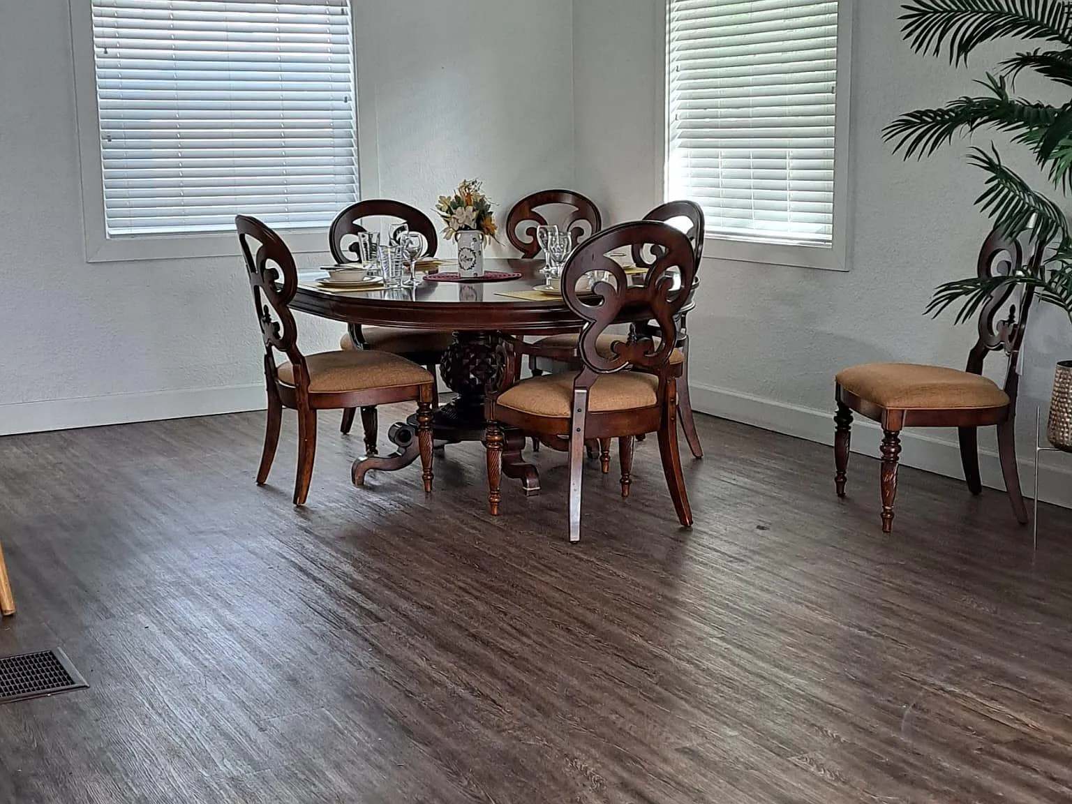 615 S Highland Ave — Photo 3
