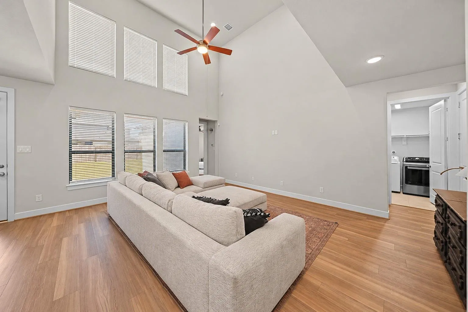 4 bed, 3.5 bath, 2384 sqft, $2,950 — Photo 3