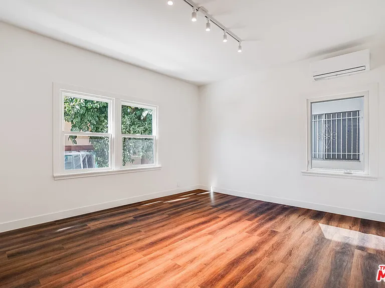 151 N Swall Dr #4 — Photo 3