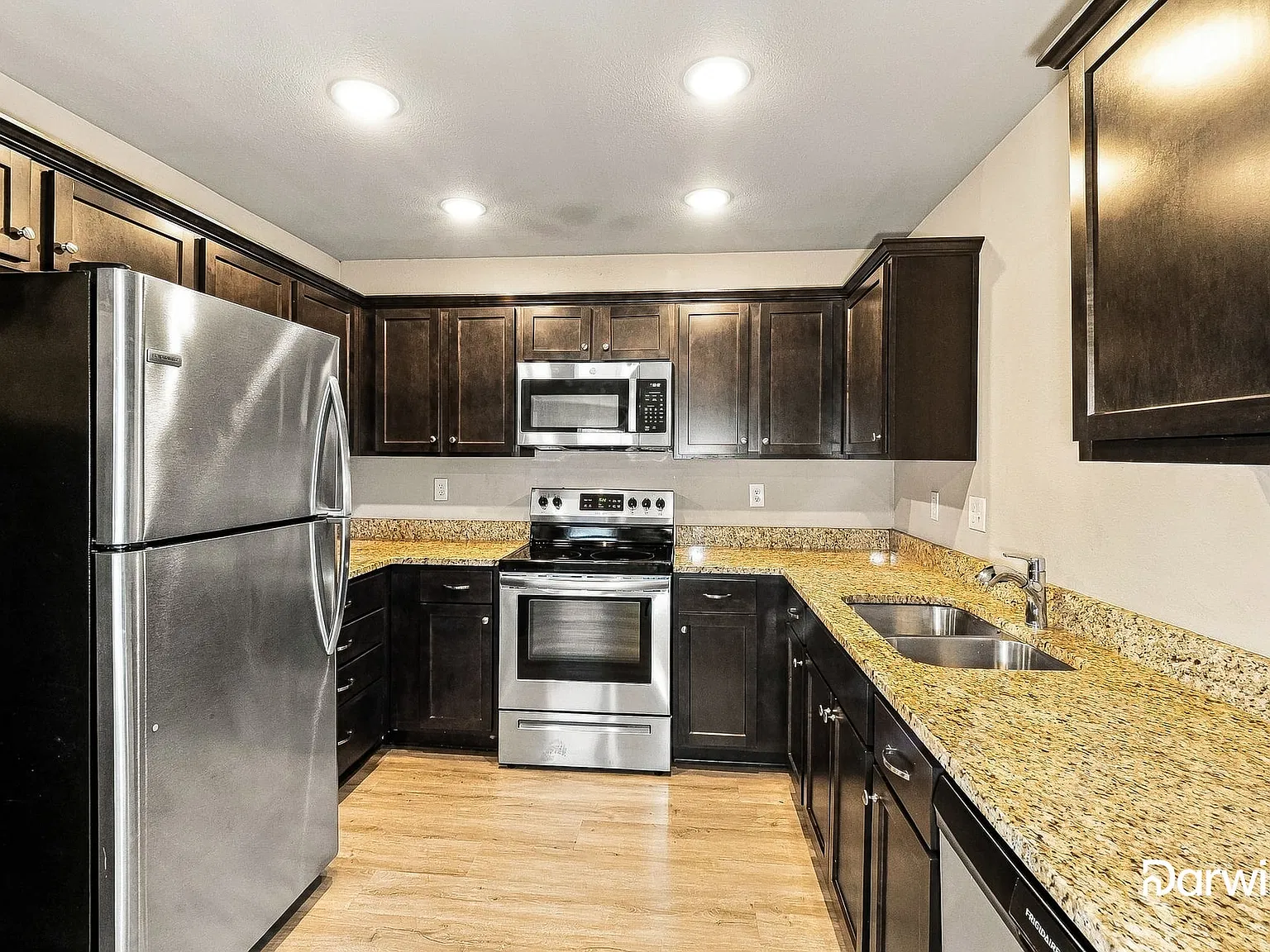 3 bed, 2.0 bath, 1253 sqft, $1,665 — Photo 4