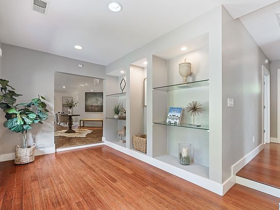 4th image of 747 Crest Ln