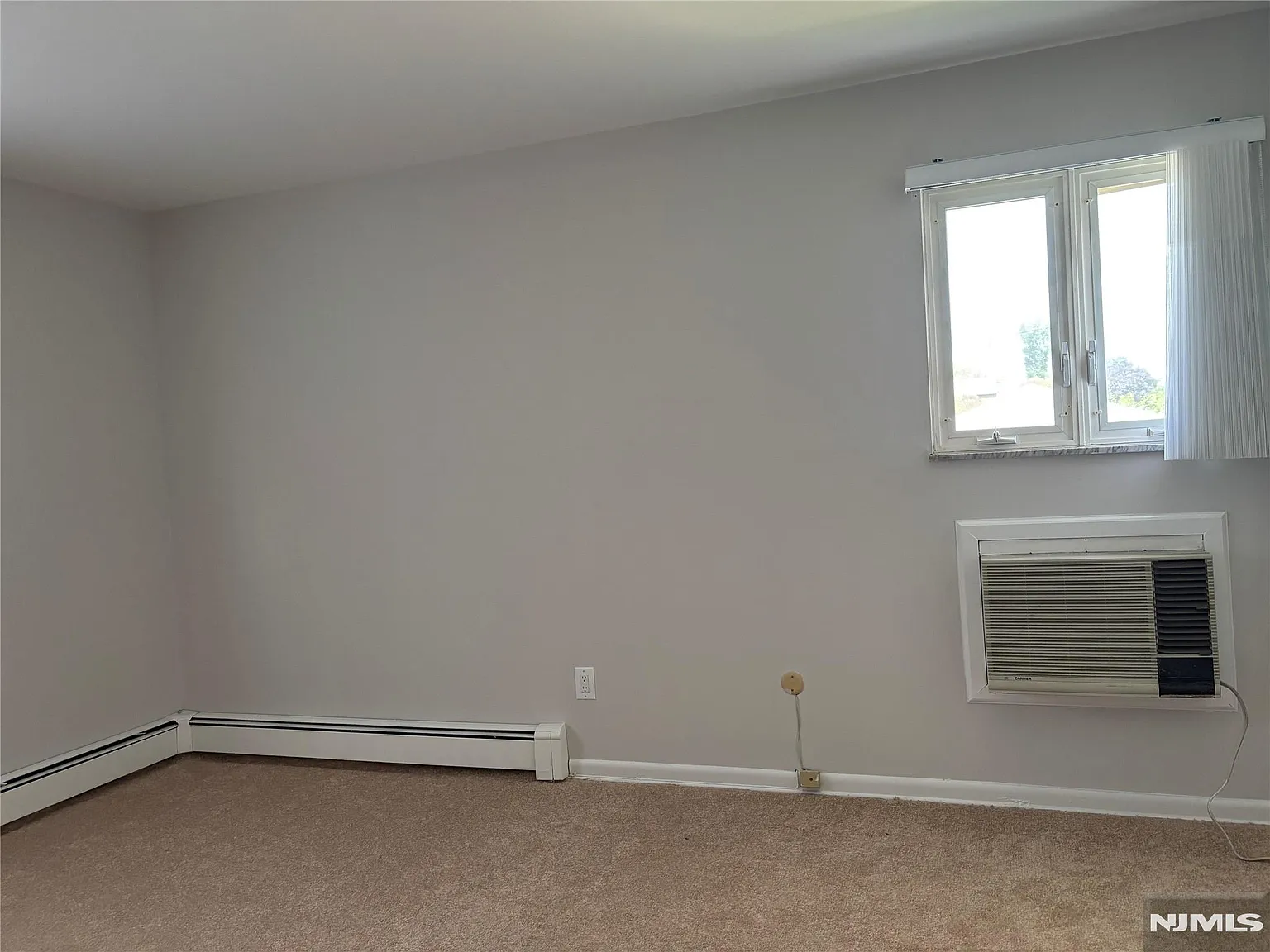 2 bed, 1010 sqft, $3,200 — Photo 1