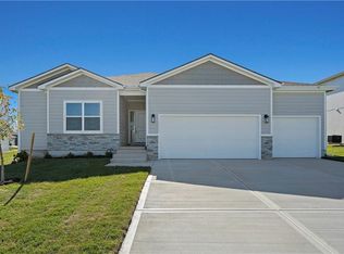 1805 SW Hightown Dr, Lees Summit, MO 64082