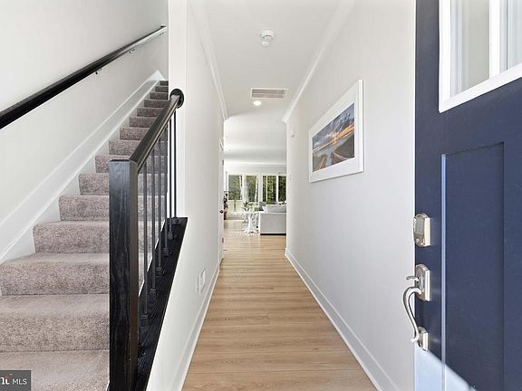 3rd image of 32407 Norman Ln