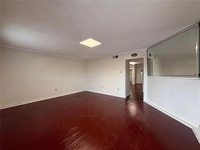2 bed, 1.5 bath, 850 sqft, $1,600 — Photo 4