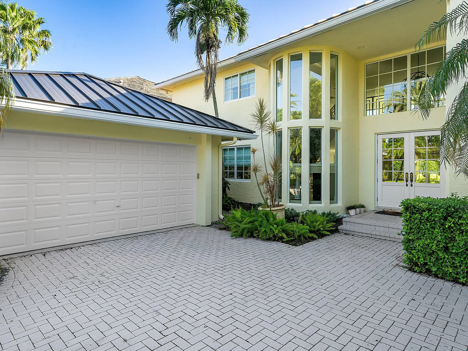 5 bed, 6.0 bath, 4936 sqft, $25,000 — Photo 4