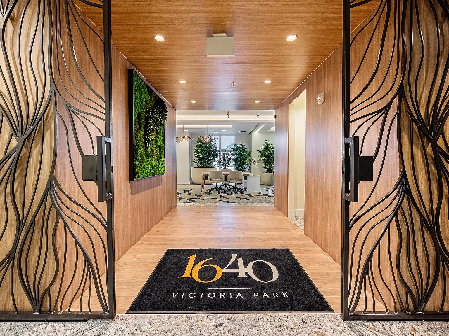 1640 Victoria Park — Photo 2