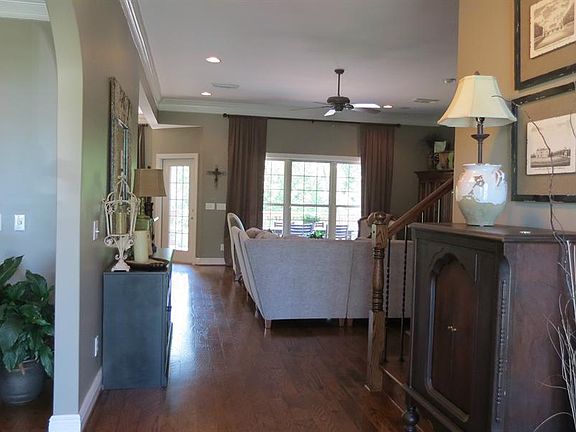 3rd image of 6401 Lake Vista Dr