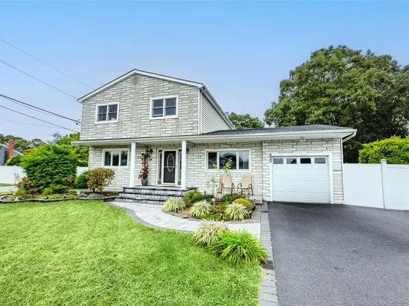 822 Coates Avenue, Holbrook, NY 11741