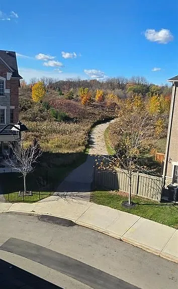 27 Shiff Cres — Photo 4