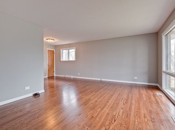 5th image of 608 Greenwood Dr