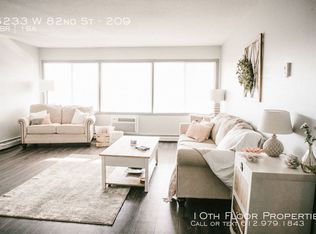 5233 W 82nd St #209, Minneapolis, MN 55437