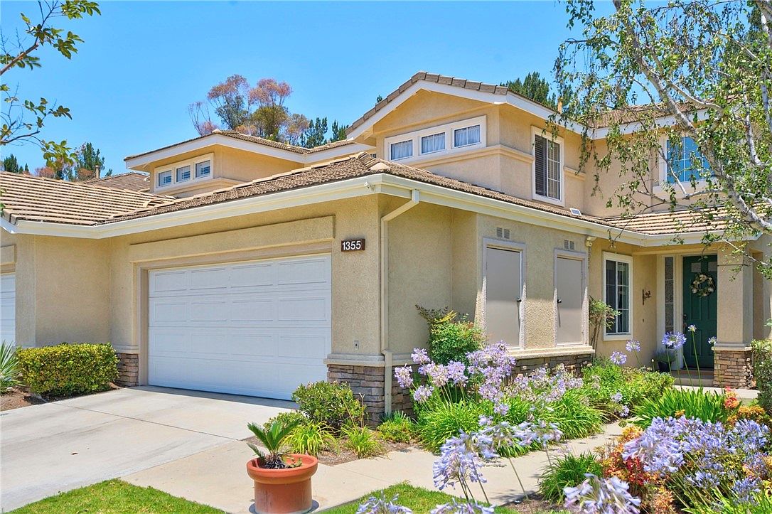 1355 Canterbury Ln