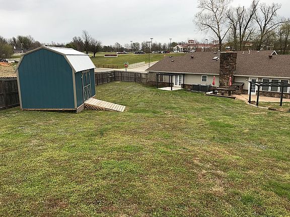 10x16 Derksen Shop included