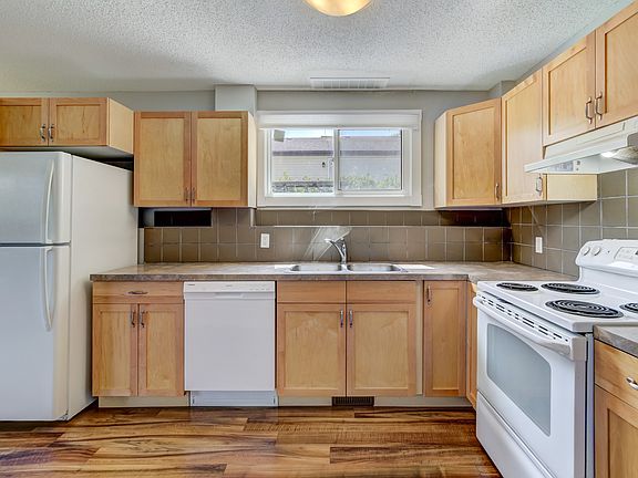 3rd image of 2415 9th St NW #B