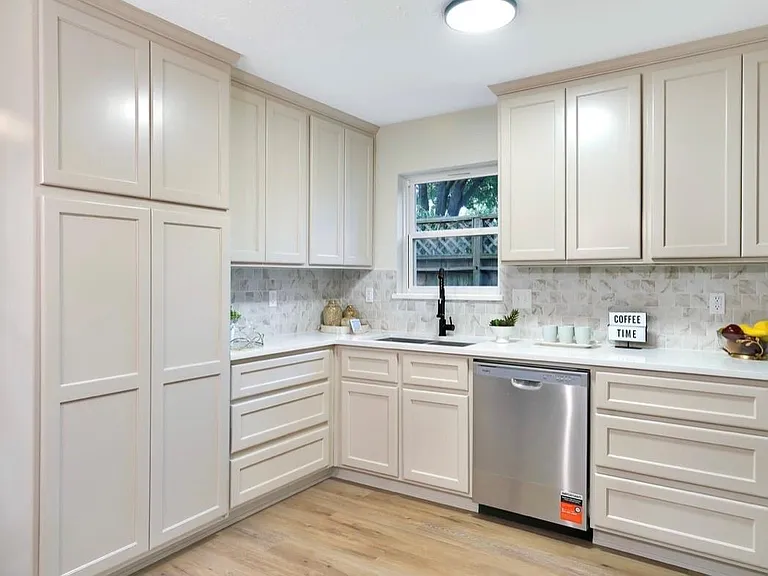 13806 Wickersham Ln — Photo 7