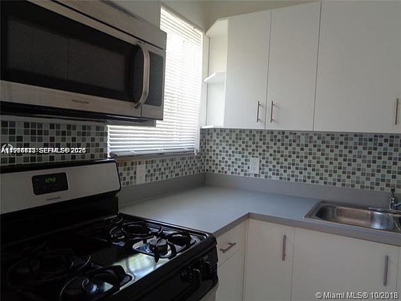 2nd image of 1925 Thomas St