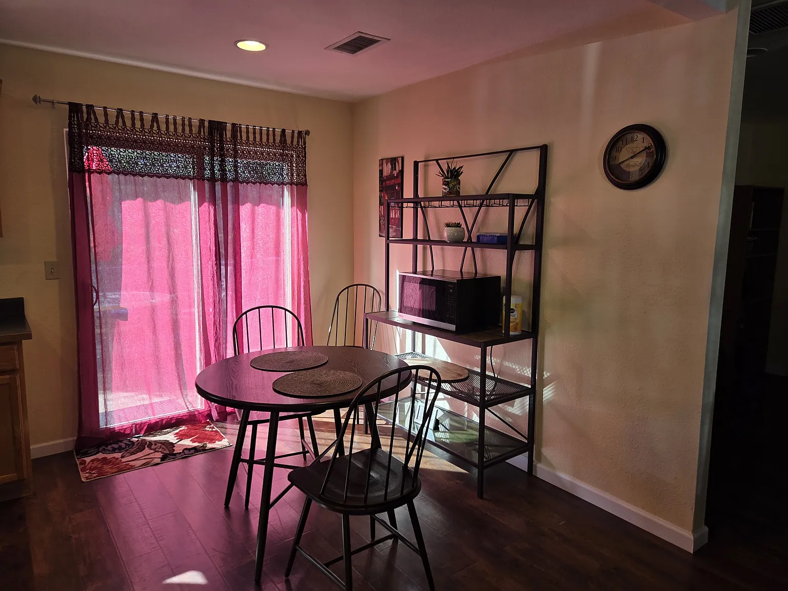 2 bed, 1200 sqft, $2,100 — Photo 4