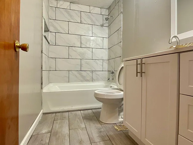 617 Lacasa Dr — Photo 8