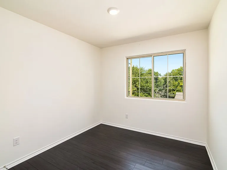 805 S 6th St #2 — Photo 13