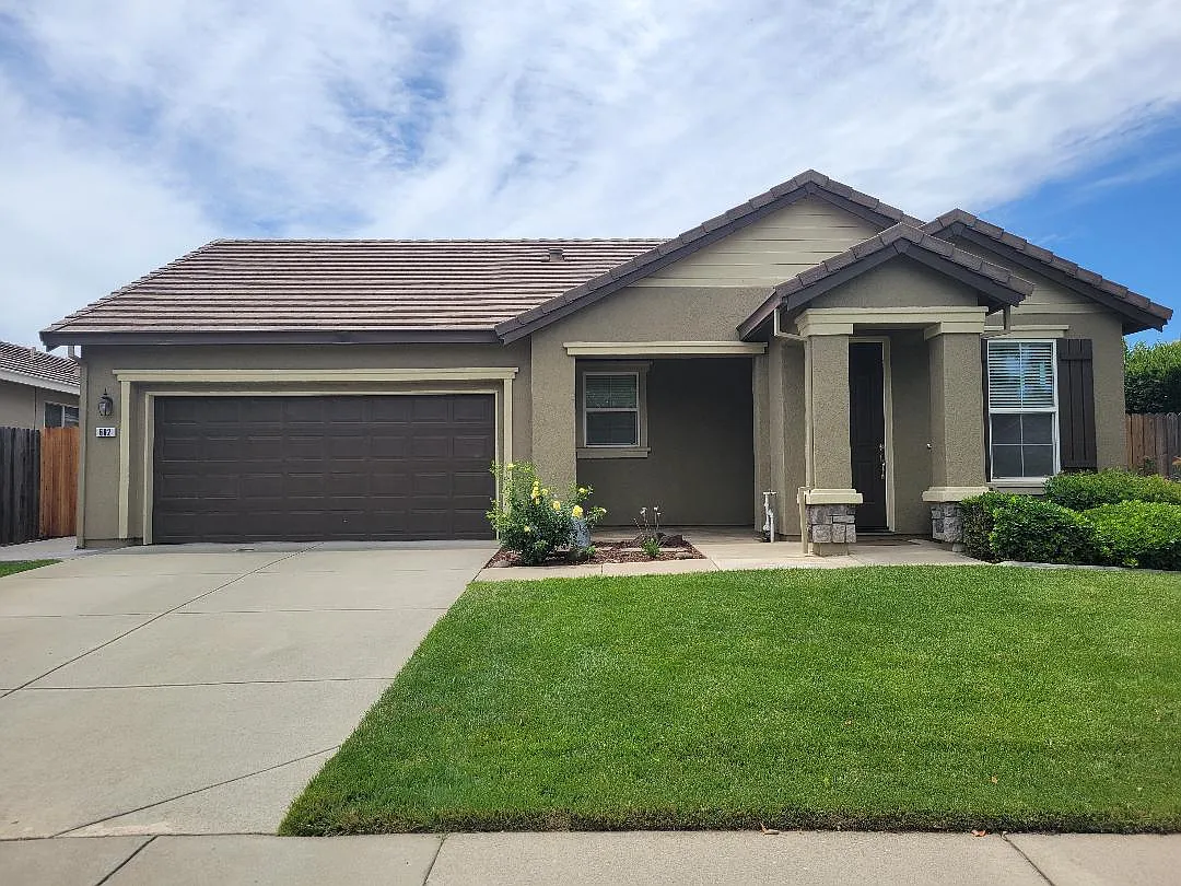 3 bed, 1599 sqft, $2,700 — Photo 1