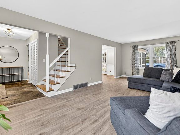 5th image of 4966 Brigadoon Rd