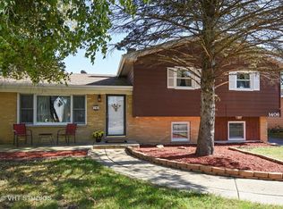 1406 Adams St, Lake In The Hills, IL 60156