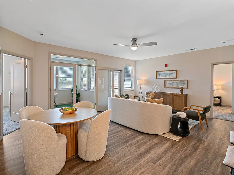 19Nineteen Promenade — Photo 174