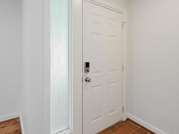 5th image of 1109 Sunset Blvd