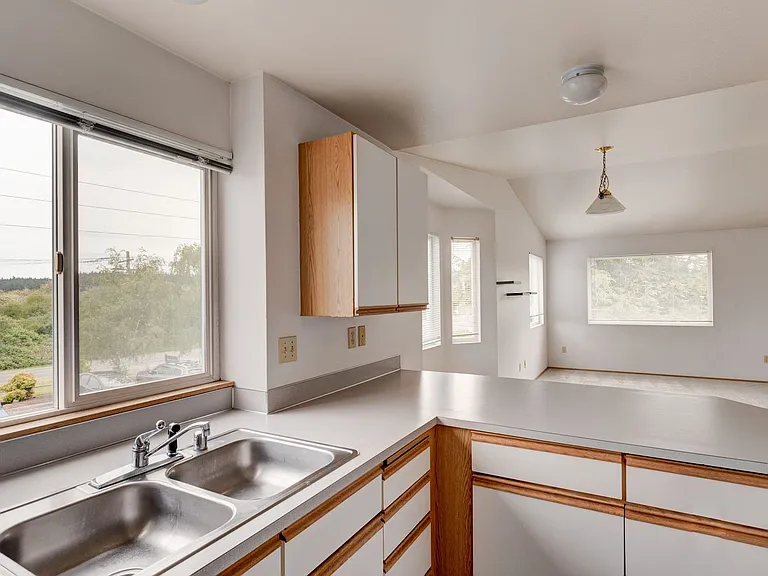 651 NE Ellis Way #A201 — Photo 2