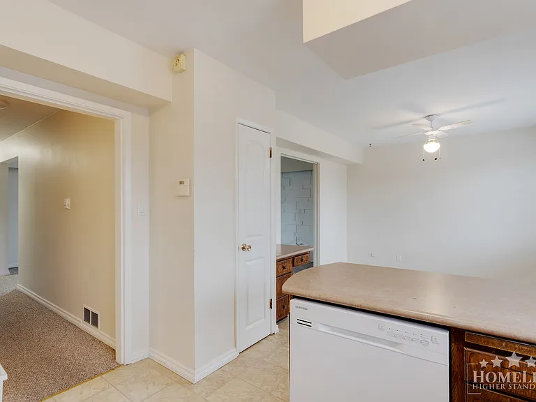 1060 Fell Ave — Photo 9