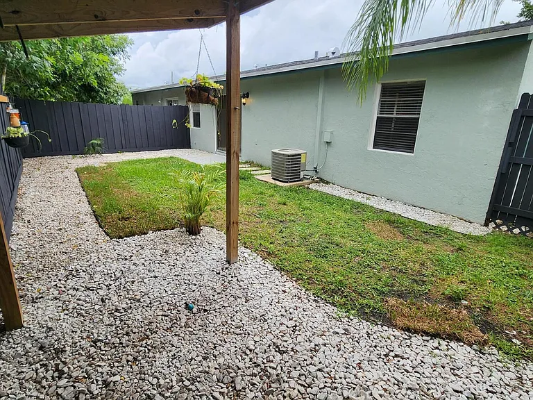 2167 Laura Ln #A — Photo 34