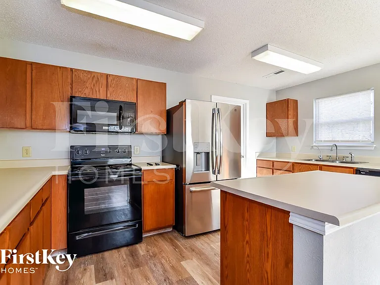 8823 Youngs Creek Ln — Photo 6