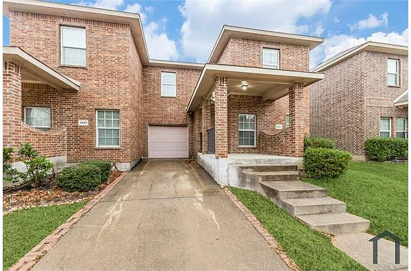 Building Photo - 2217 Stonebrook Ln