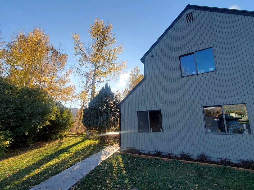 399 Summit Dr