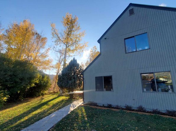 399 Summit Dr