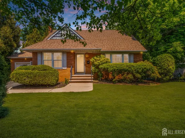 4 Conover Ct, Edison, NJ 08817