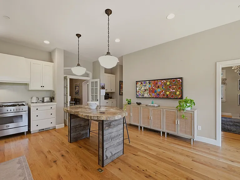 2491 Spring Mountain Rd — Photo 23